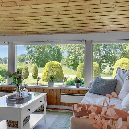 Casa vacanze Cozy In With Kitchen